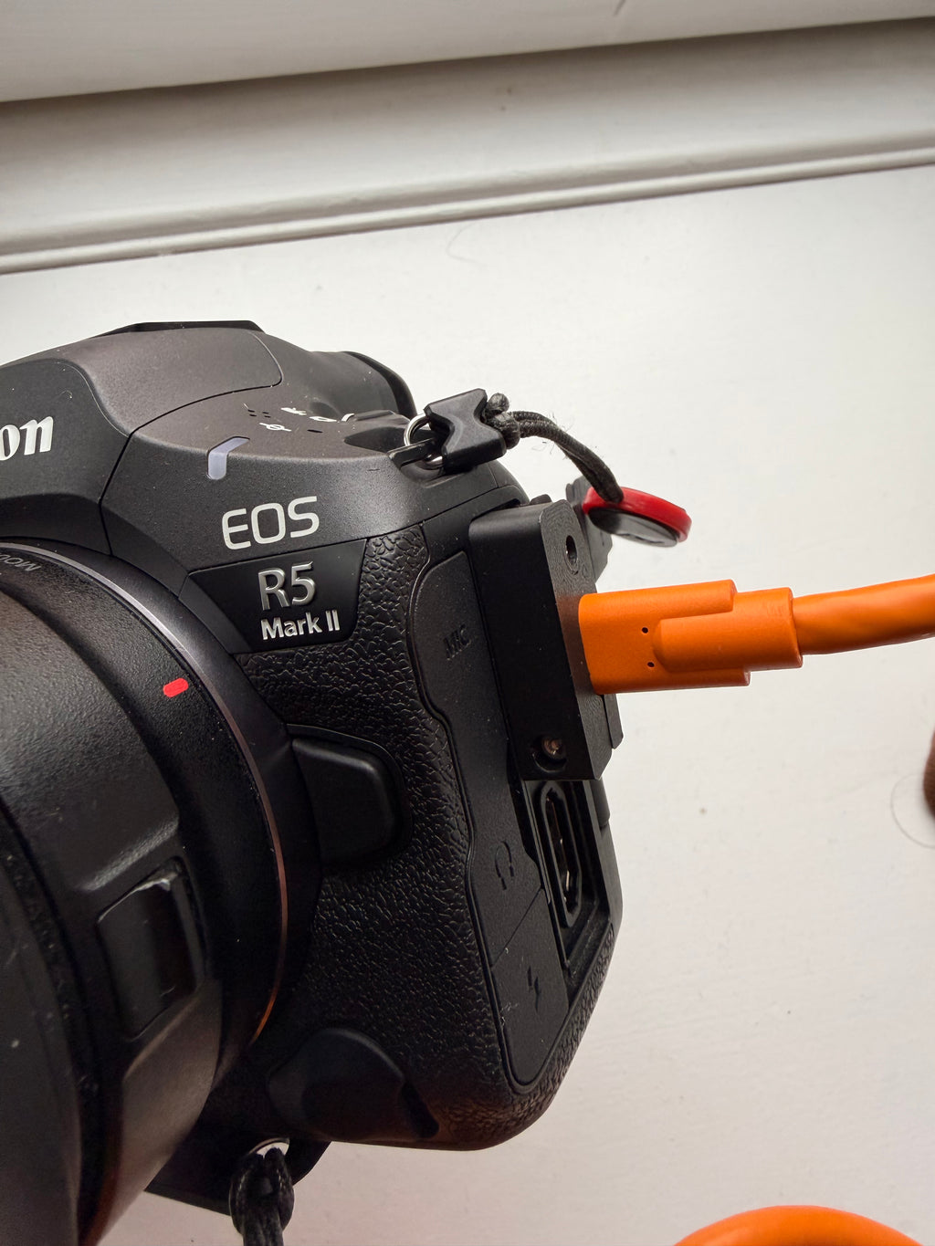 USB-C Micro-Clamp for Canon R5 (v.1)