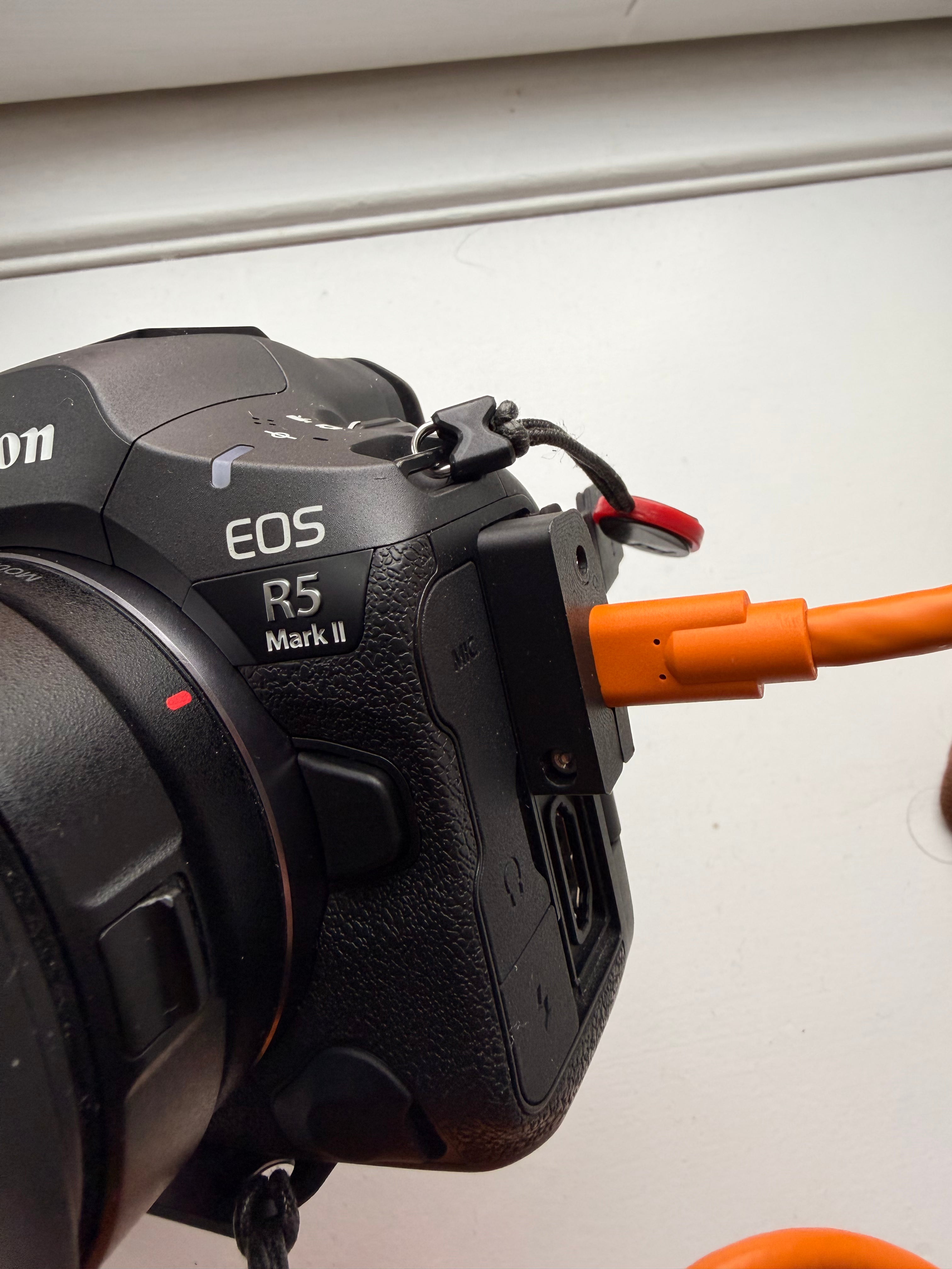 USB-C Micro-Clamp for Canon R5 (v.1)